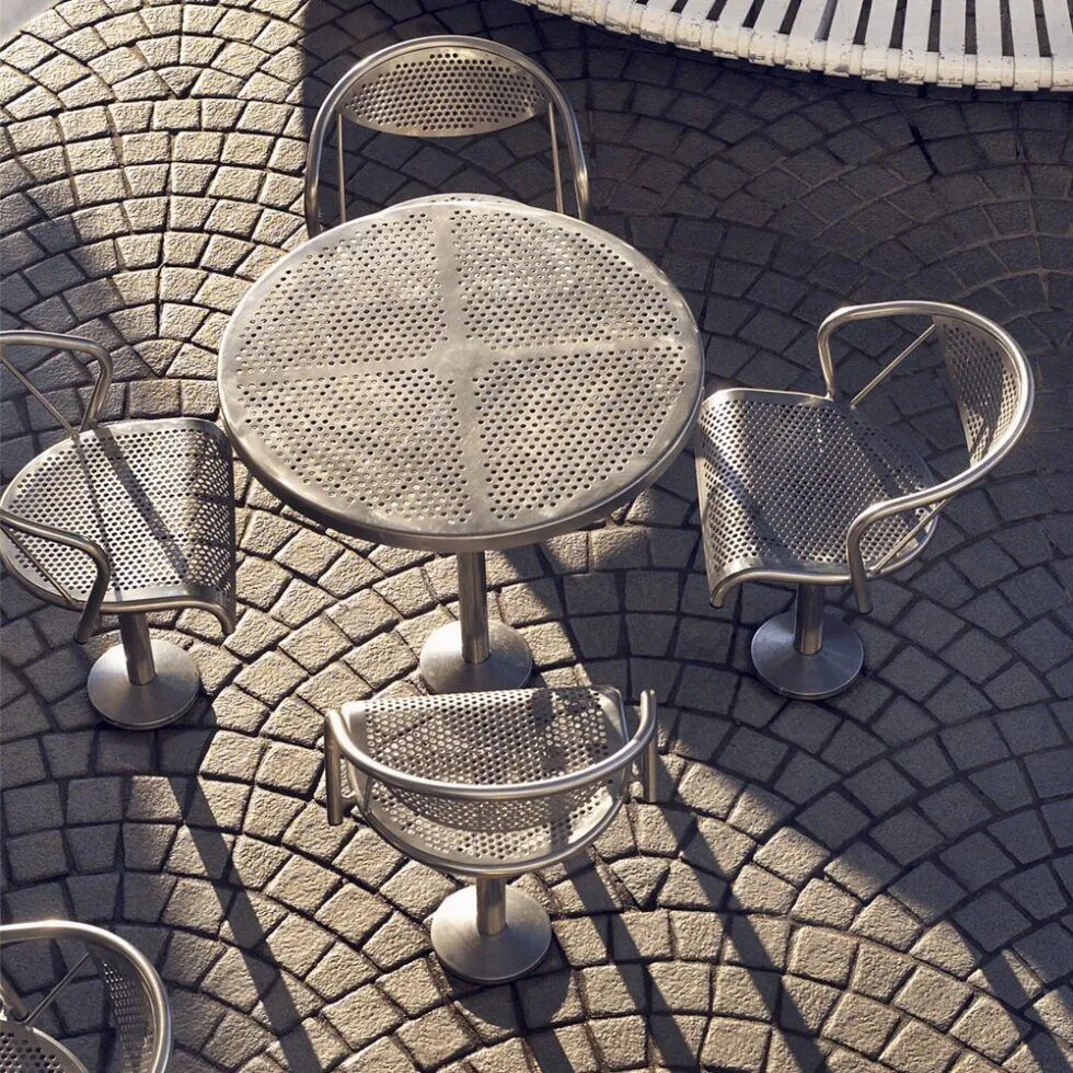 Why Aluminium Seating Suits the Outdoor Dining Trend