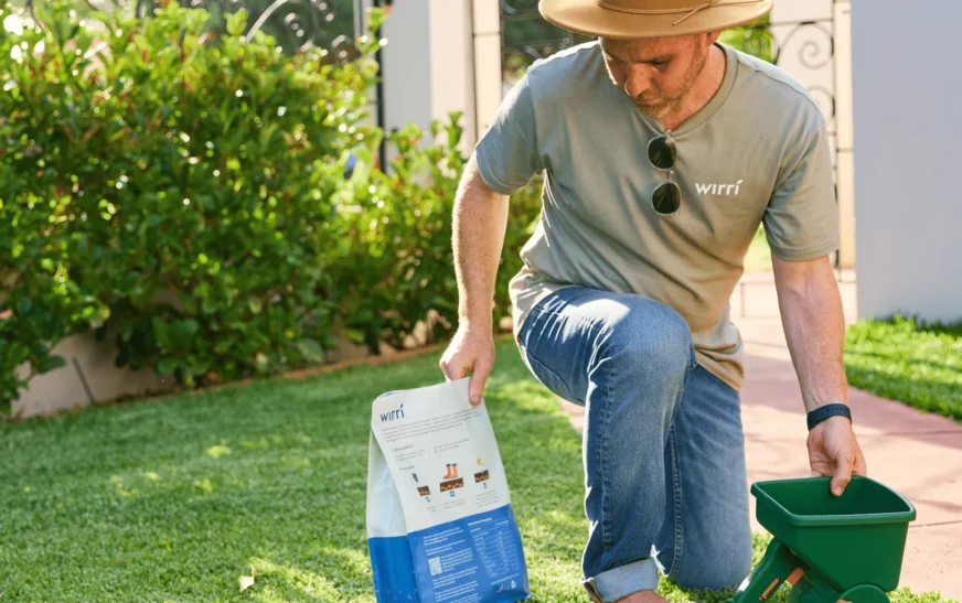 Australian-Lawn-Care-preparing-fertiliser-for-use-on-lawn